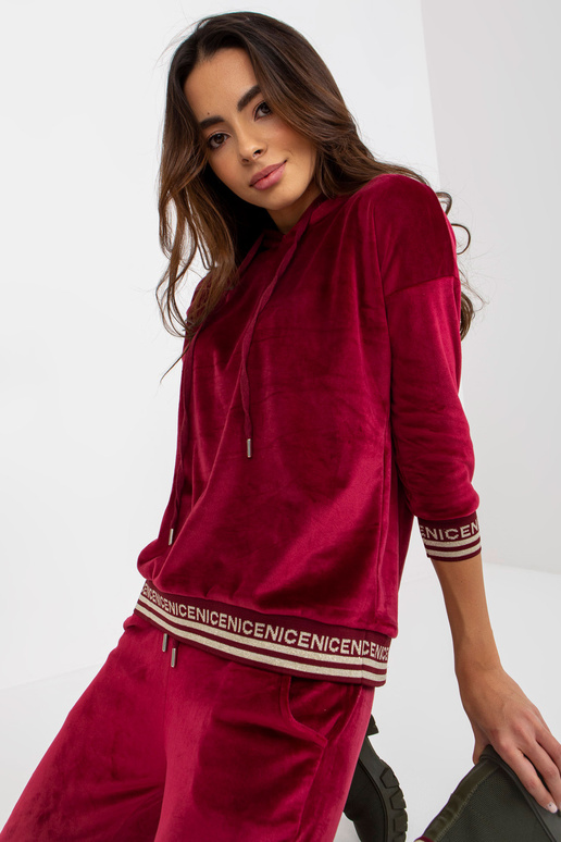 Burgunderfarbenes zweiteiliges... Burgunderfarbenes zweiteiliges...