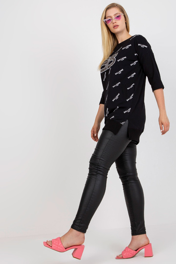 Must pluss suuruses pikk...