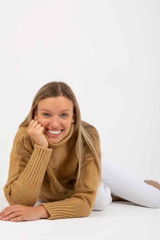 Kaamel avara kilpkaelusega kampsun...