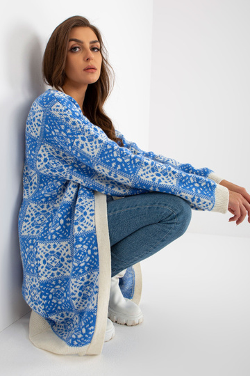 Valge ja sinise mustriga...