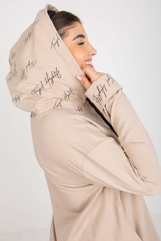 Hele beež suures suuruses lukuga...