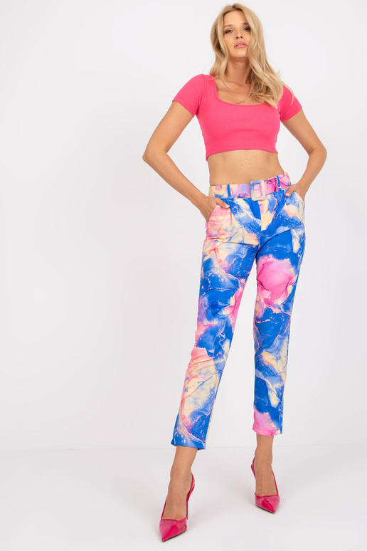 Tumesinisest värviliste mustritega...