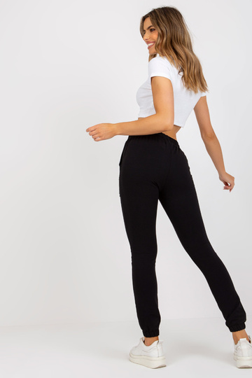 Mustad naiste dressipüksid