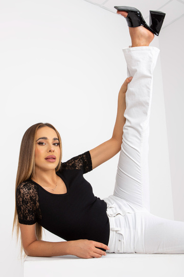 Must soonikuga V-kaelusega... 2