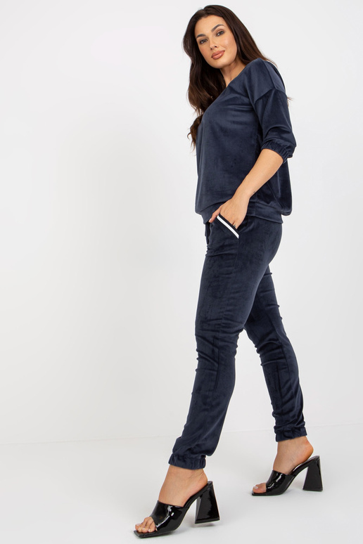 Marineblaues zweiteiliges Veloursset... Marineblaues zweiteiliges Veloursset...