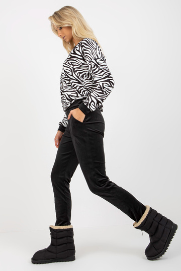 Komplekt aus weißem und...