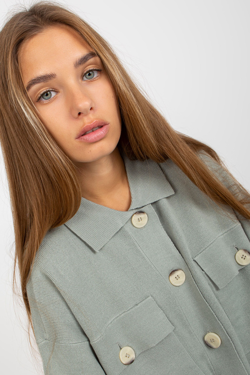 Heleroheline nööbitava kraega magusam