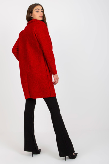 Tumepunane taskutega...