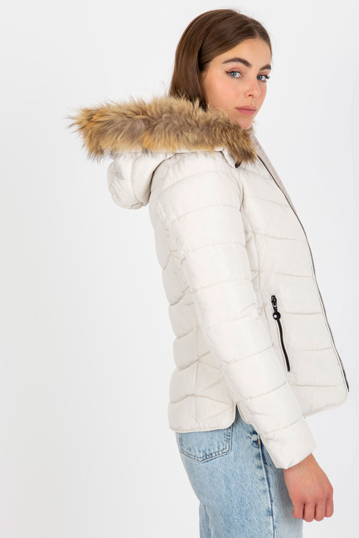 Valge tepitud üleminekujope, mille...