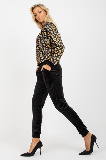 Set aus schwarzem und...