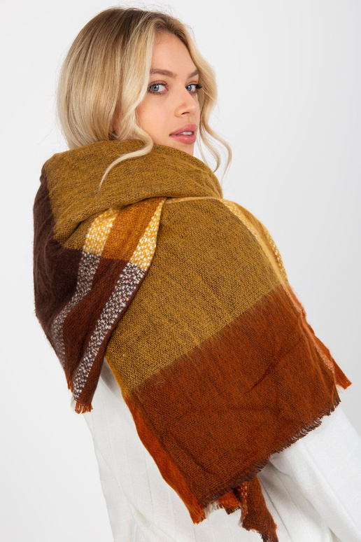 Pruunikaskollane suur villane...