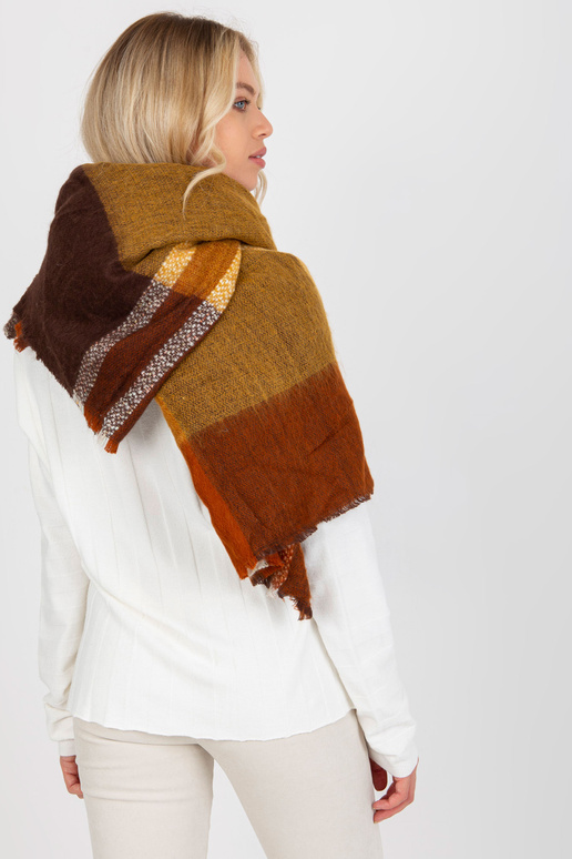 Pruunikaskollane suur villane...