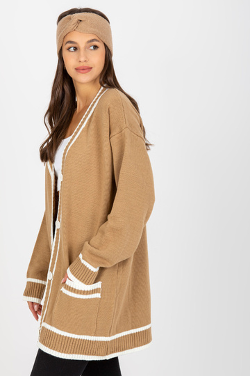 Tumebeež nööbiga suletav...