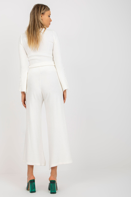 Ecru naiste laiade sääredega kootud...