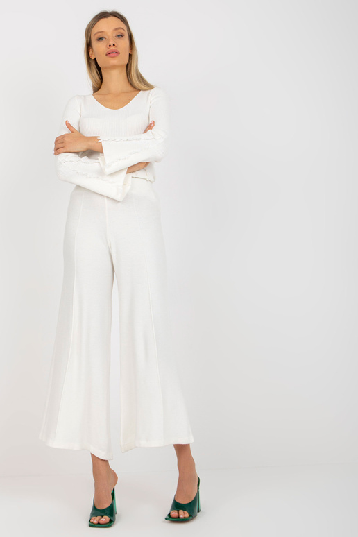 Ecru naiste laiade sääredega kootud...