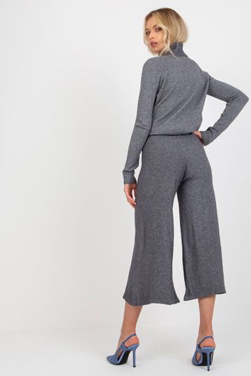 Tumehallid laiad kõrge... 2