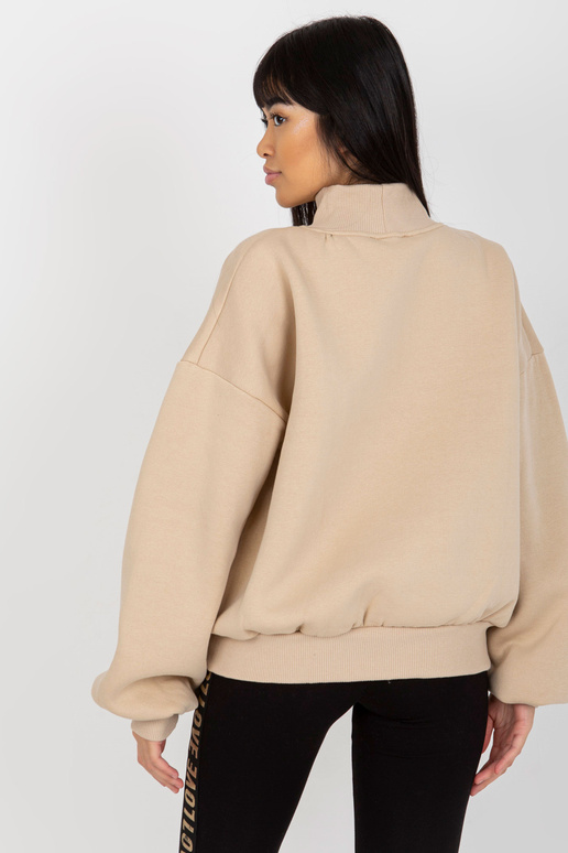 Beež dressipluus kirjade ja kaelusega