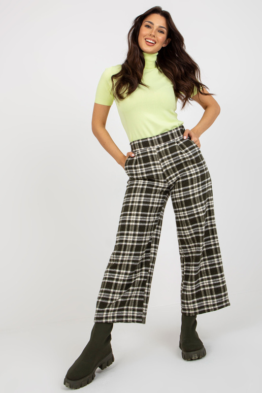 Khakifarbene weite Hosen aus karjääri...