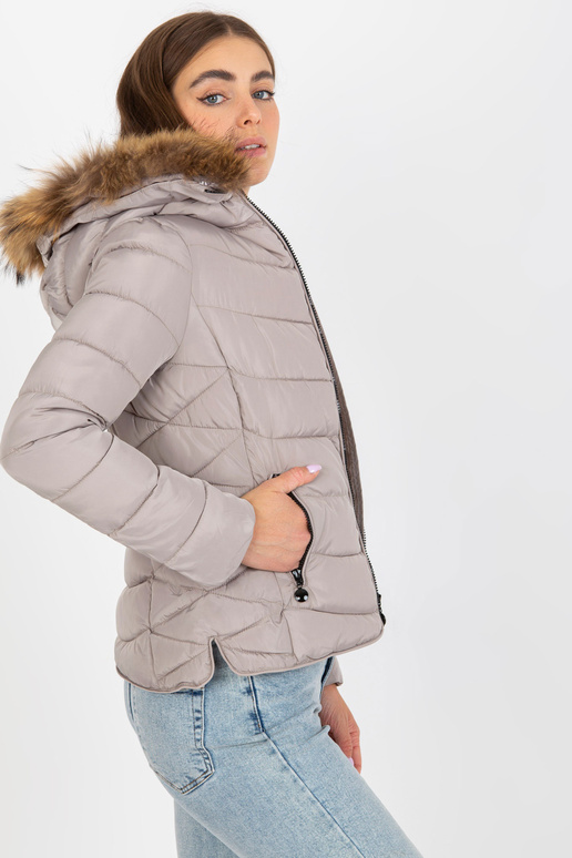 Tumebeež naiste teppimisega... Tumebeež naiste teppimisega...