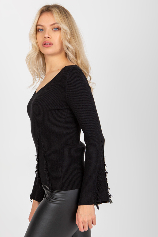 Klassikaline musta soonikuga kampsun...