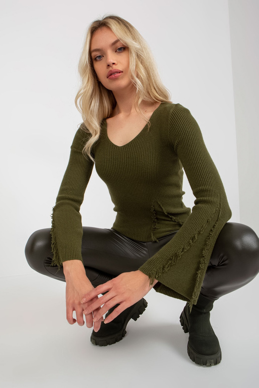 Khaki värvi soonikuga klassikaline...