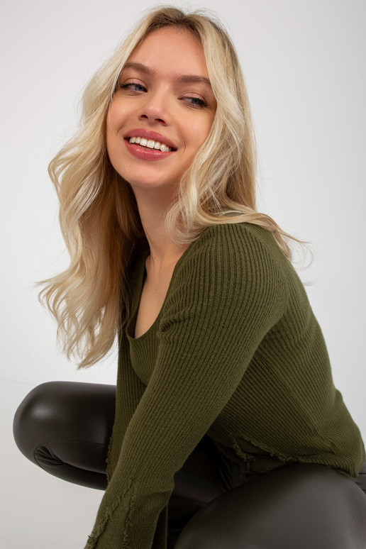 Khaki värvi soonikuga klassikaline...