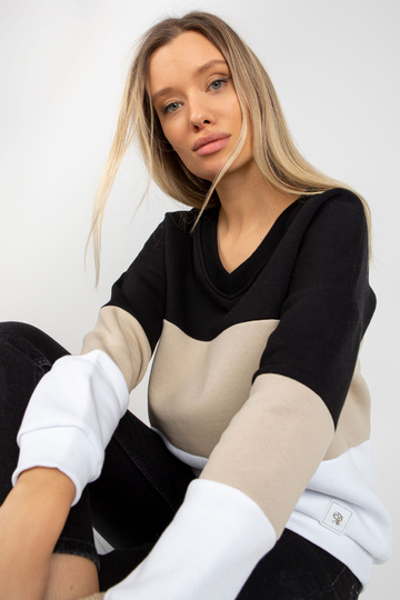 Must ja beež dressipluus... 2