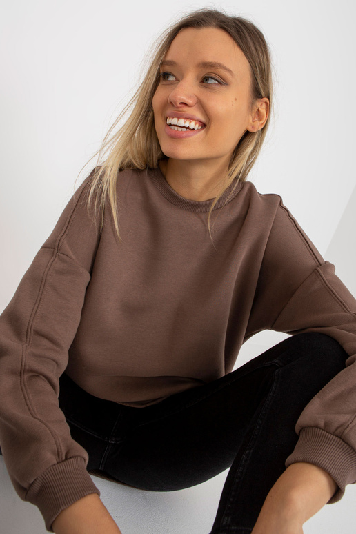 Pruun ümara kaelusega dressipluus