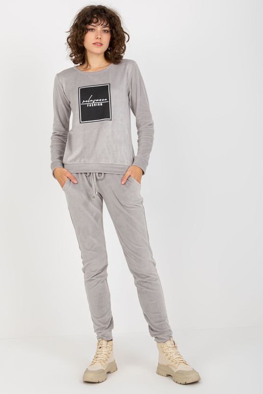 Helehall naiste ümara kaelusega... Helehall naiste ümara kaelusega...