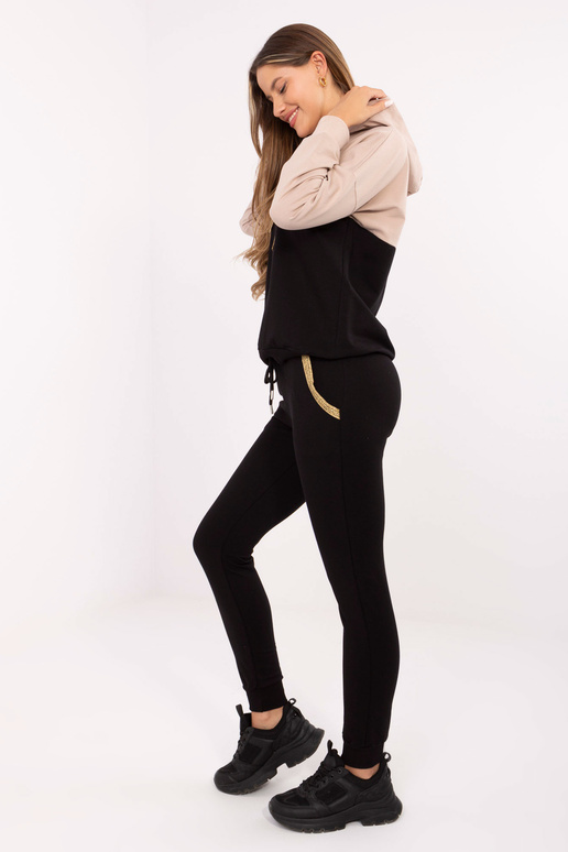 Beeži ja musta värvi naiste...