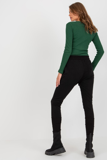 Mustad naiste dressipüksid...