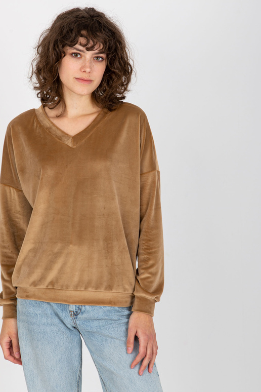 Kaameli veluurist kapuutsita...