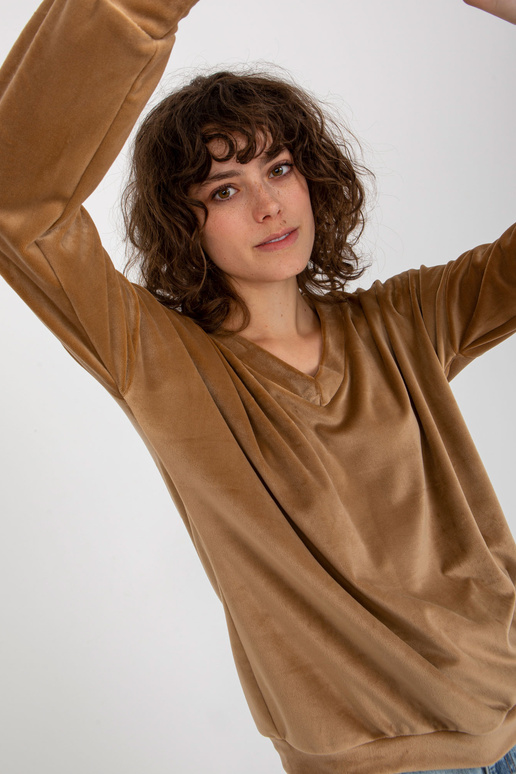 Kaameli veluurist kapuutsita...