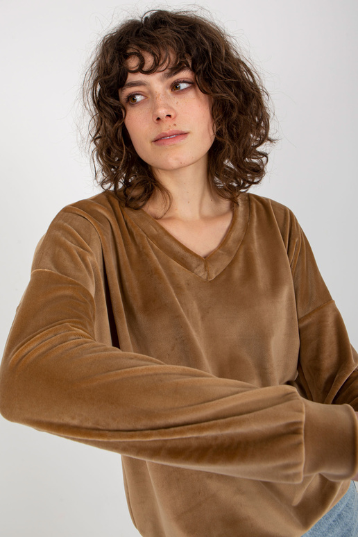 Kaameli veluurist kapuutsita...