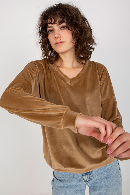 Kaameli veluurist kapuutsita...