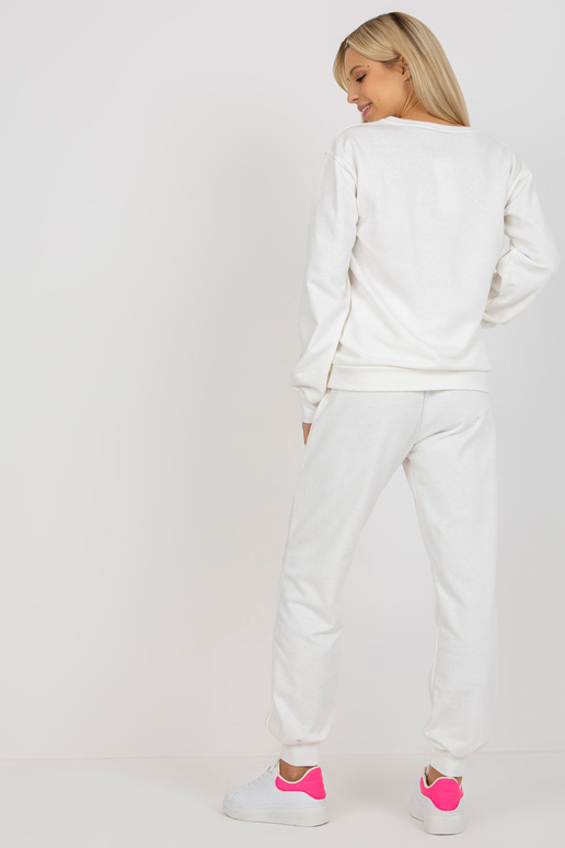 Ecru kaheosaline tikandiga... Ecru kaheosaline tikandiga...