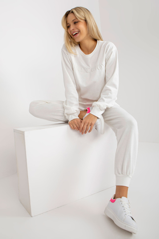 Ecru kaheosaline tikandiga... Ecru kaheosaline tikandiga...