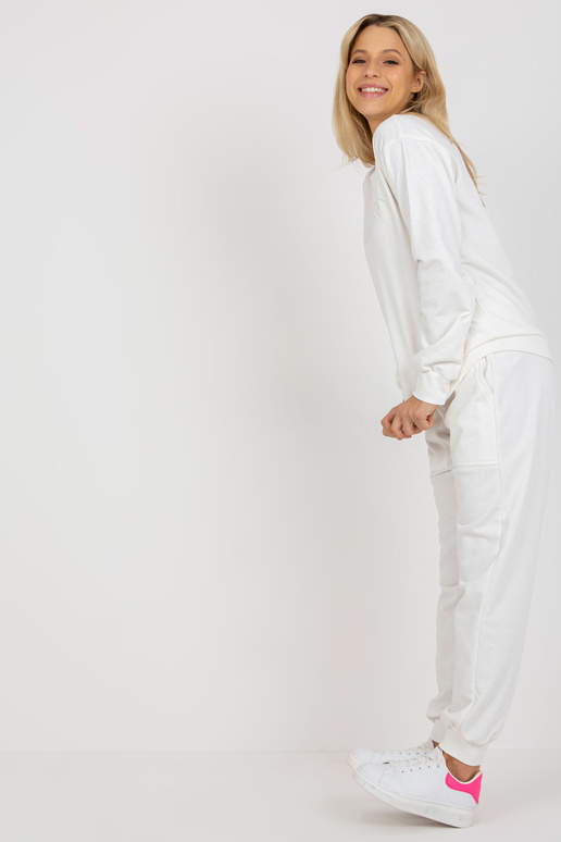 Ecru kaheosaline tikandiga... Ecru kaheosaline tikandiga...