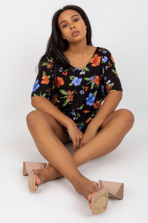 Must ja sinine lilleline suures...