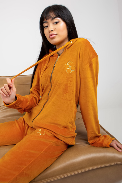 Tumekollane naiste veluurkomplekt... Tumekollane naiste veluurkomplekt...