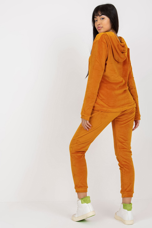 Tumekollane naiste veluurkomplekt... Tumekollane naiste veluurkomplekt...