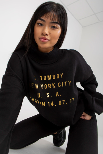 Must trükise ja kaelusega... 2