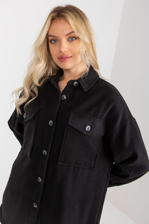 Naiste must pikkade varrukatega särk