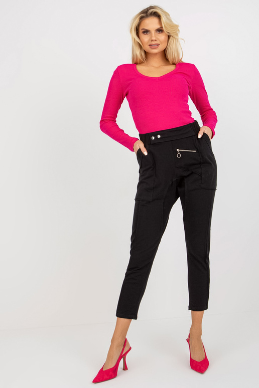 Mustad naiste kottis taskutega...