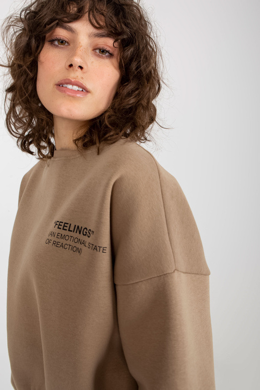 Tumebeež lühike väikese kirjaga...