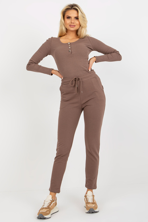 Pruunid taskutega naiste dressipüksid