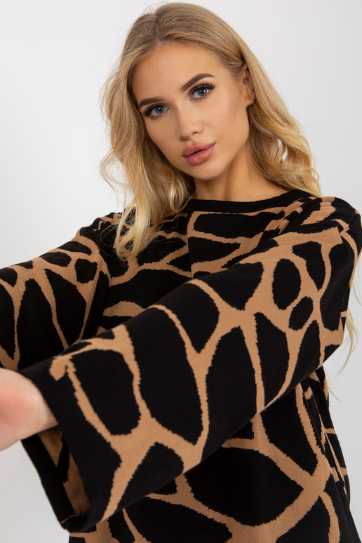 Camel Black mustriga laia varrukaga...