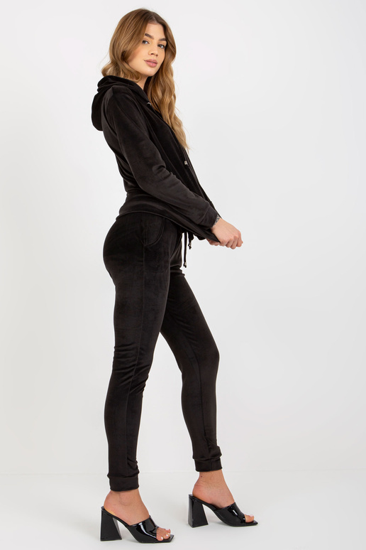 Must naiste veluurkomplekt... Must naiste veluurkomplekt...