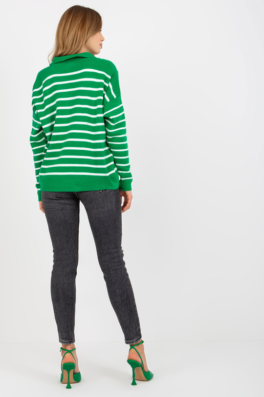 Rohelise ja valge triibuline kraega...