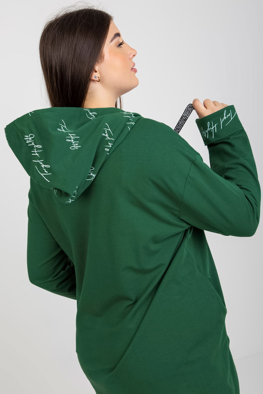 Tumeroheline plusssuuruses kapuutsiga... Tumeroheline plusssuuruses kapuutsiga...